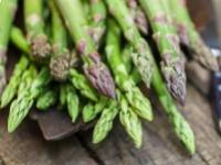 Egészséges és tápláló spárga recept a puffadt szemekre