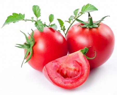 Paradicsomos-uborkás-vöröshagymás saláta mentával