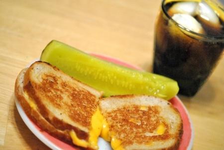 Sonkás-sajtos szendvics